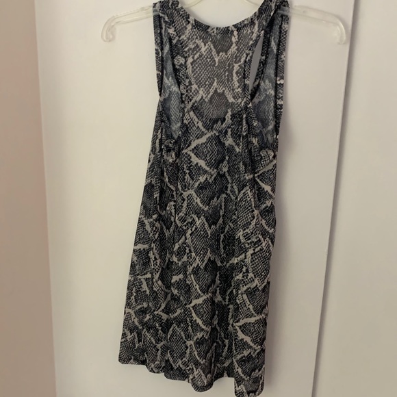 H&M Grey & White Snake Print Flowy Tank Top - Picture 3 of 8